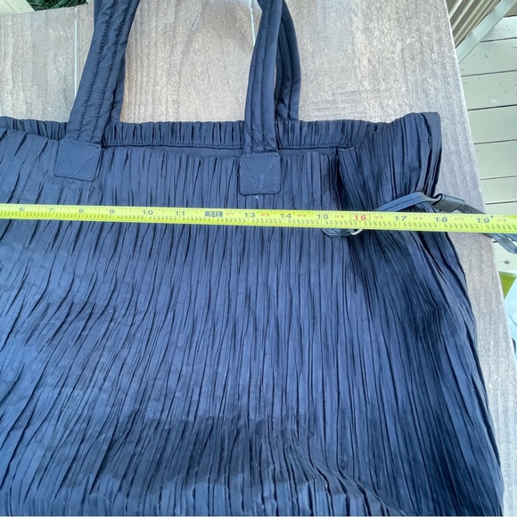 Victoria’s Secret Ruched Black Weekend Lined Tote - Picture 5 of 8
